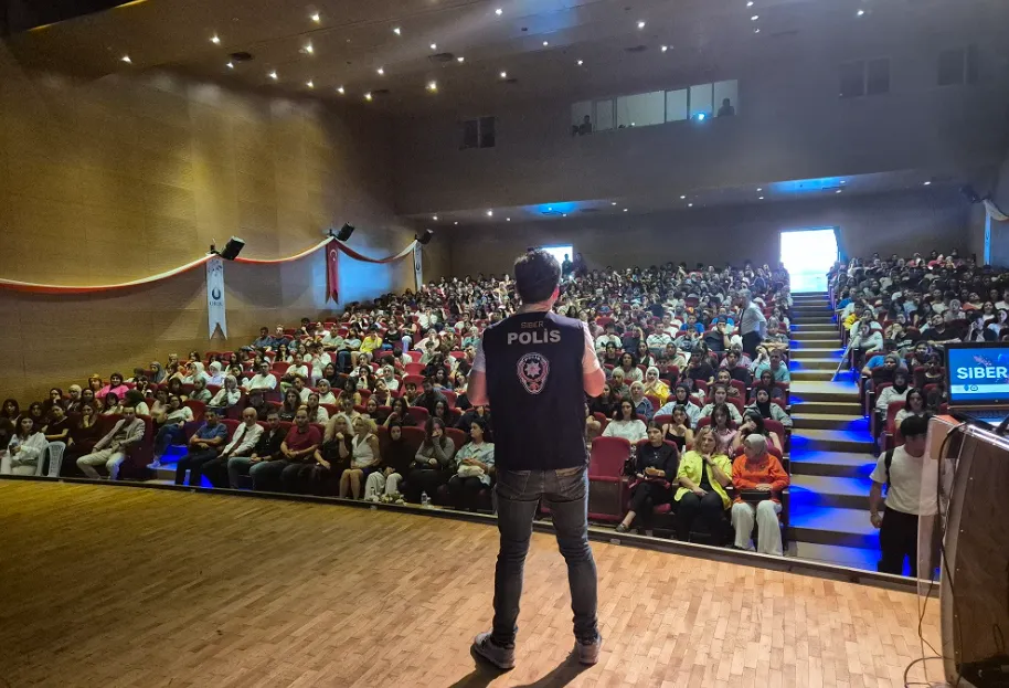 Ordu İl Emniyet Müdürlüğü Siber Suçlarla Mücadele Şube Müdürlüğü tarafından Üniversiteli Öğrencilere Siber Güvenlik ve Bilinçlendirme Semineri