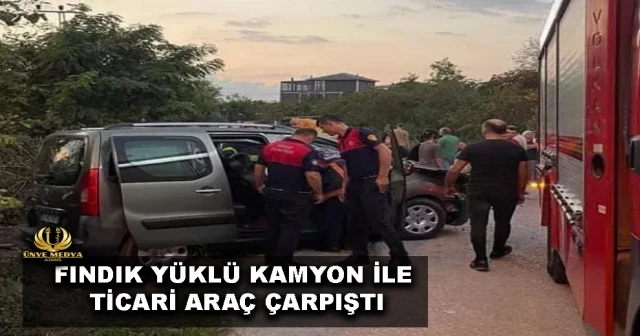 FINDIK YÜKLÜ KAMYON İLE TİCARİ ARAÇ ÇARPIŞTI