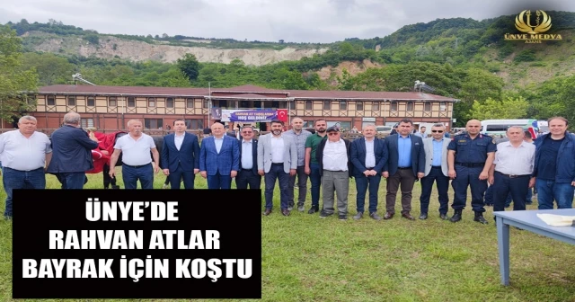ÜNYE’DE RAHVAN ATLAR BAYRAK İÇİN KOŞTU